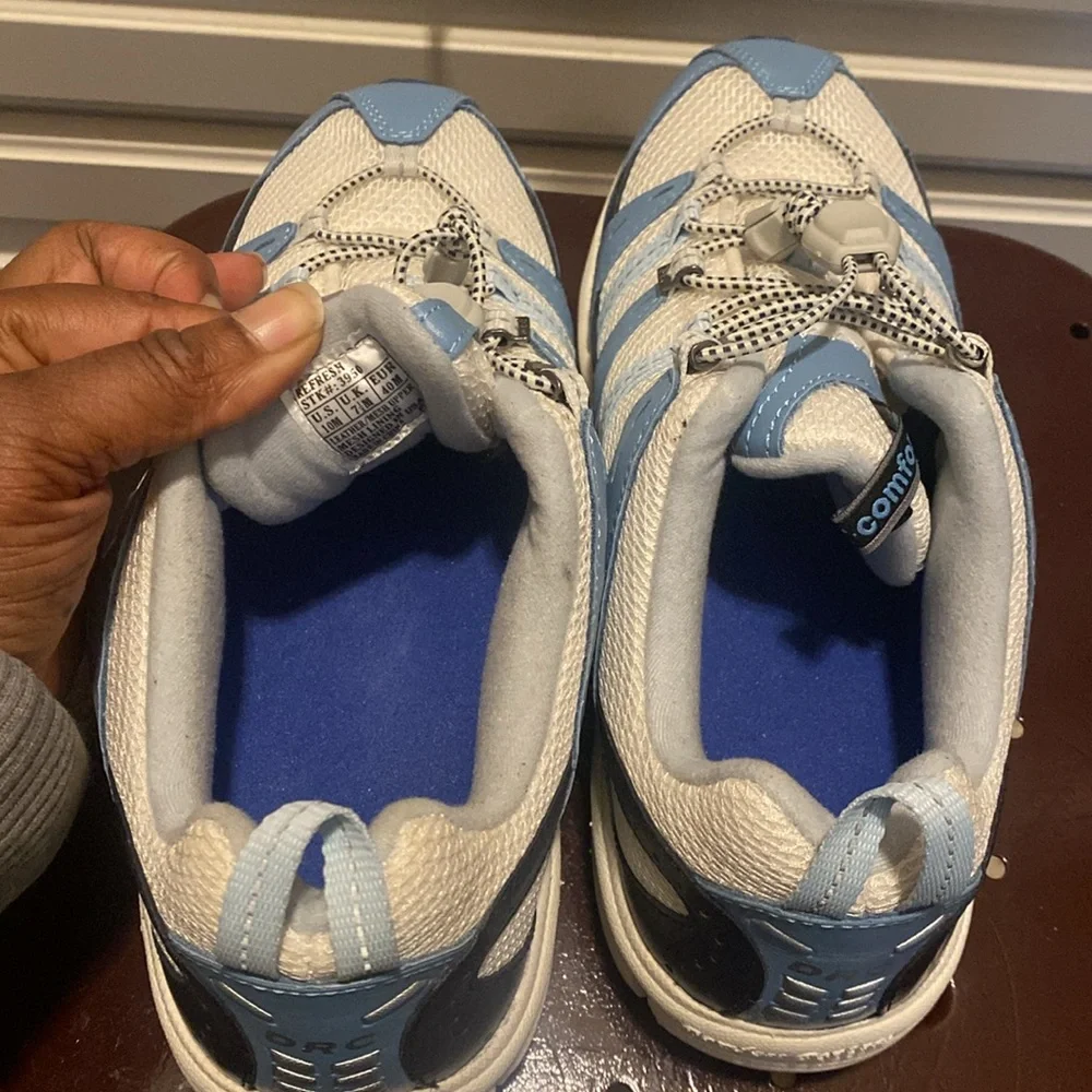 Dr. Comfort Blue and White Shoes. Women size 10. - Picture 7 of 10